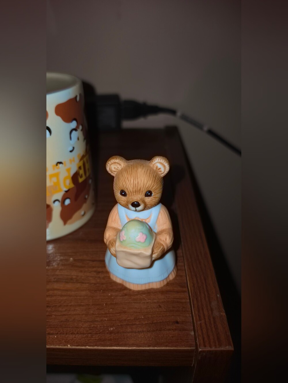 Homco Porcelain Figurine with Gold Label and Cream Base